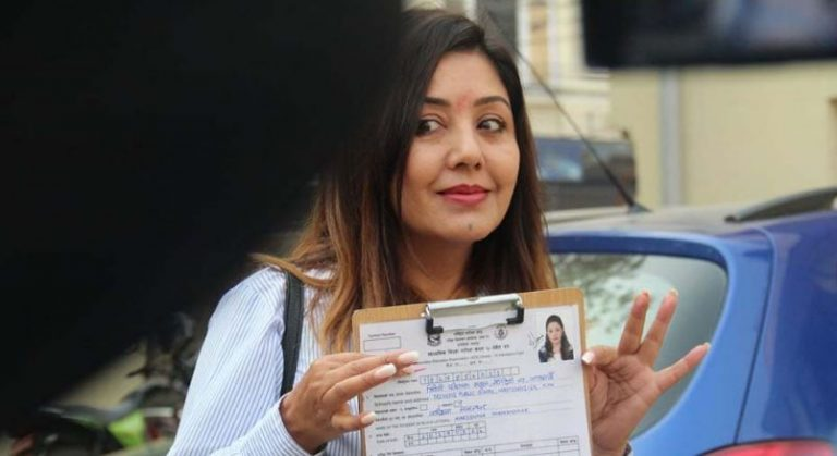 केपी ओलीले फोन गरेको भन्दै राखेको स्क्रिन सट करिश्माले किन हटाइन् ?